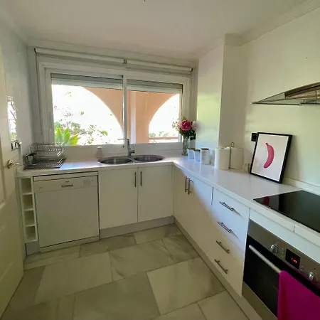 Lovely In Nueva Andalucia, With Spectacular Sea & Giblartar View Apartment Marbella